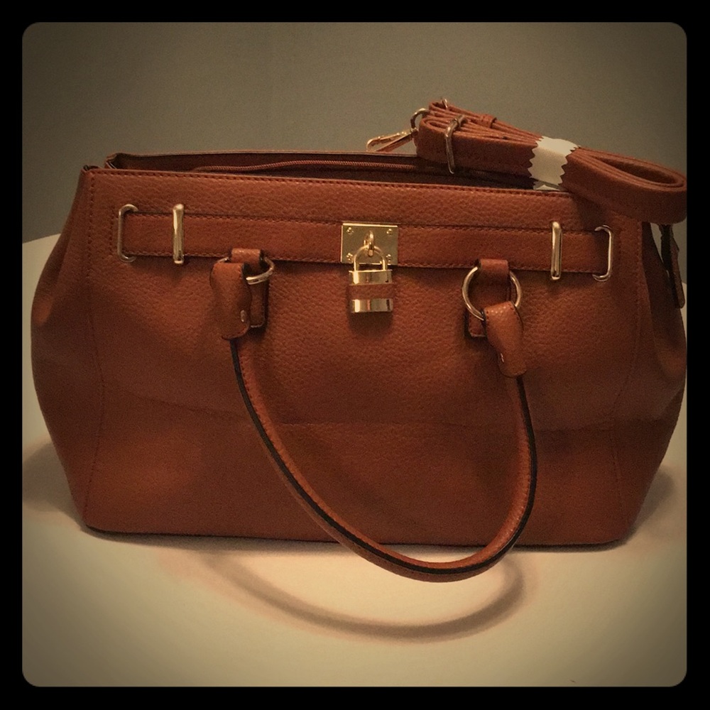 No name purse with gold accents